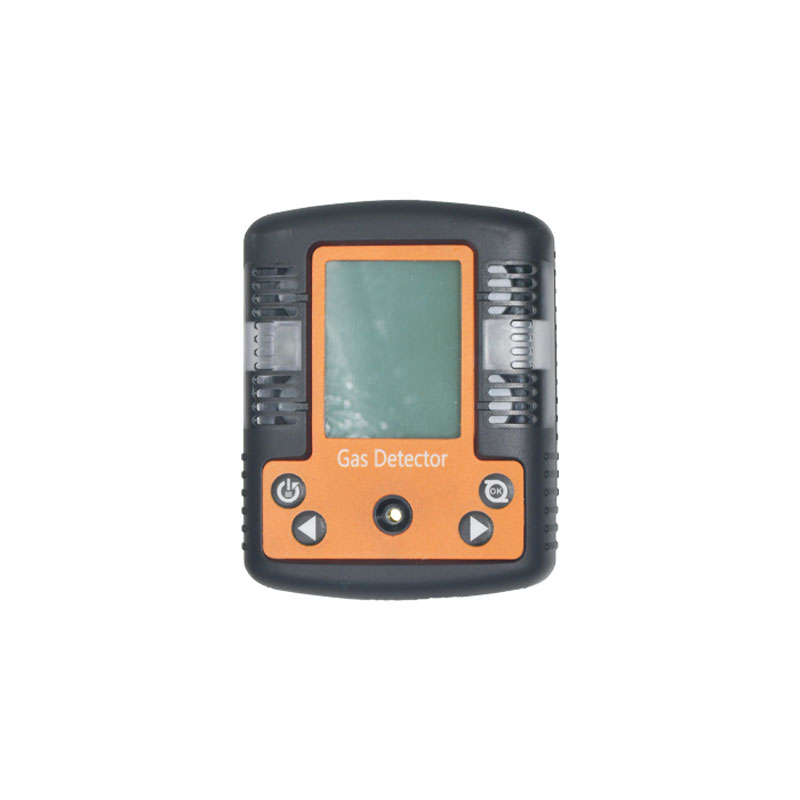 ¿Qué tipo de entorno de trabajo debe estar equipado con un detector de gas cuatro en uno?