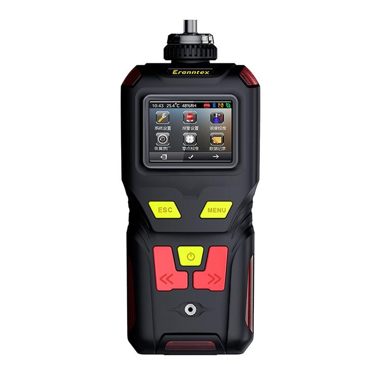 ¿Se puede utilizar el detector cuatro en uno para operaciones en espacios confinados?